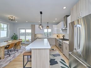 1096 Chestnut St 1096, Newton MA 02464