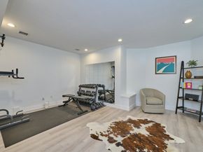 1096 Chestnut St 1096, Newton MA 02464