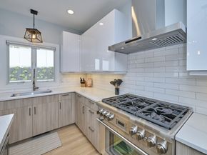 1096 Chestnut St 1096, Newton MA 02464