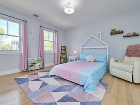 1096 Chestnut St 1096, Newton MA 02464