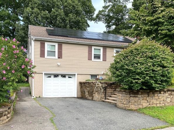 12 Welsford St, Brockton MA 02302