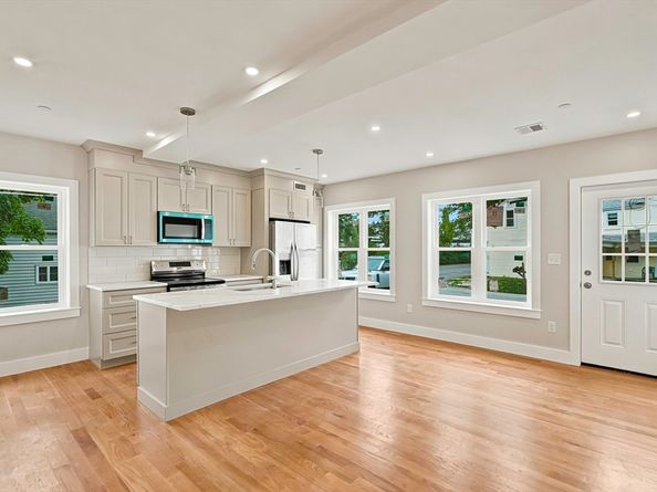 4 Mayhew St B, Framingham MA 01702