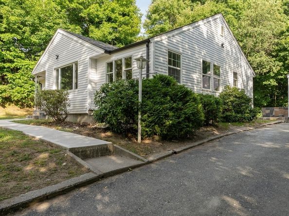 177 Hartford Ave E, Uxbridge MA 01569