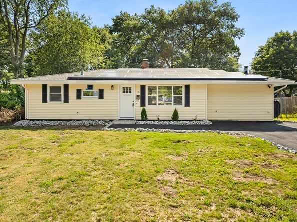 15 Clara Rd, Brockton MA 02302