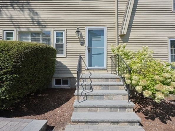 26 Pleasant St B, Wellesley MA 02482