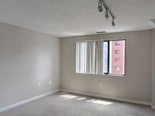 8 9th St 406, Medford MA 02155