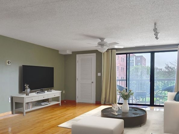 8 9th St 406, Medford MA 02155