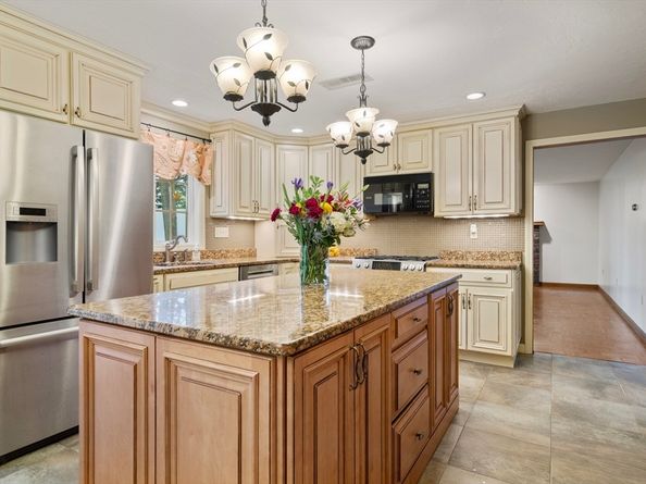100 Avery Heights Drive, Holden MA 01520