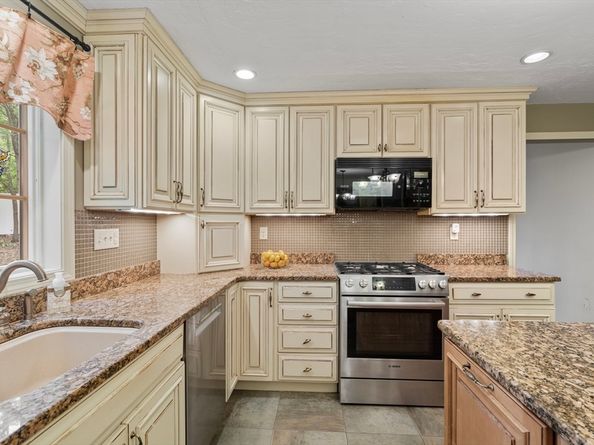 100 Avery Heights Drive, Holden MA 01520
