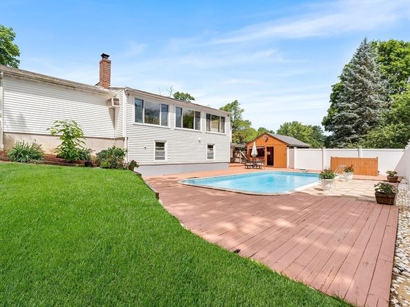 18 Fairview Rd, Westborough MA 01581
