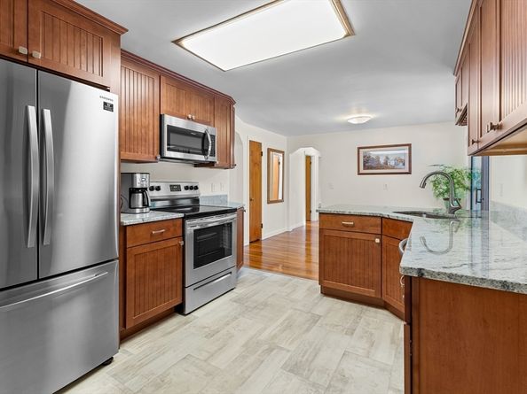18 Fairview Rd, Westborough MA 01581