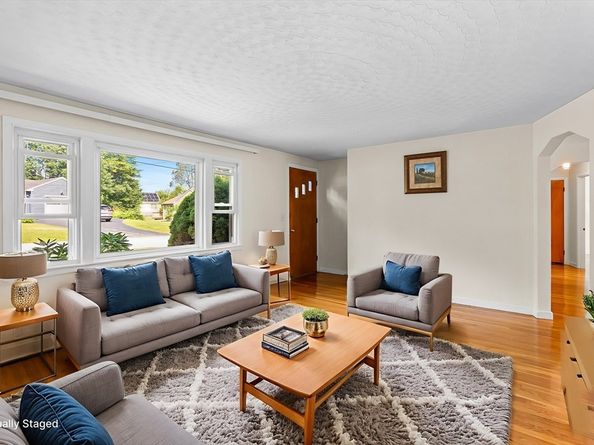 18 Fairview Rd, Westborough MA 01581