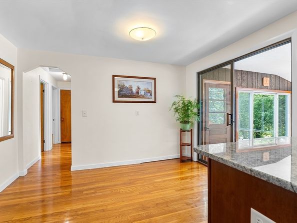 18 Fairview Rd, Westborough MA 01581