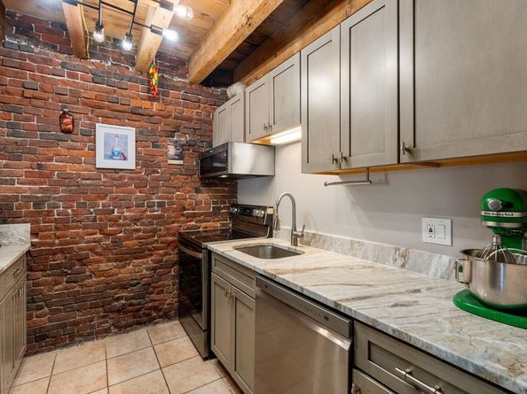 122-130 Fulton Street 13, Boston MA 02109