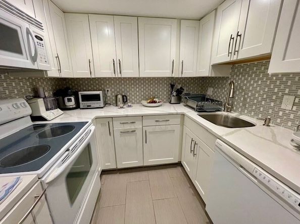 51 John St 201, Brookline MA 02446