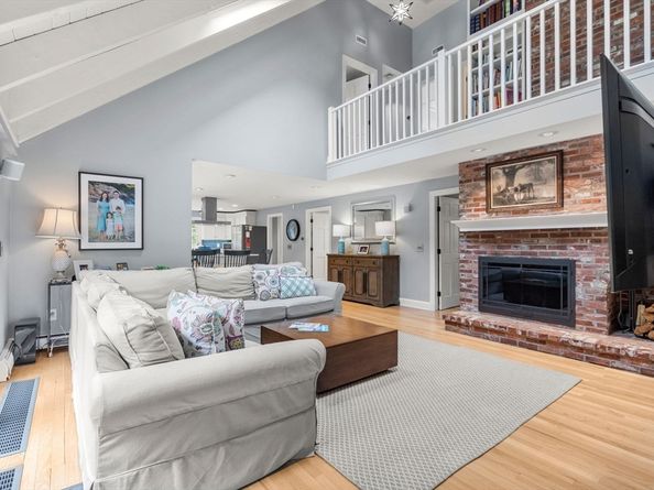 1 Crooked Ln, Manchester MA 01944