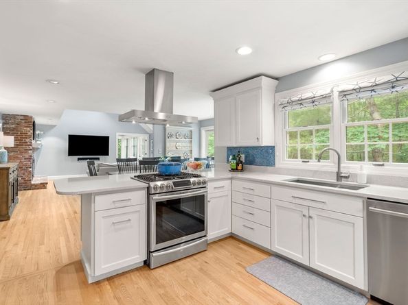 1 Crooked Ln, Manchester MA 01944