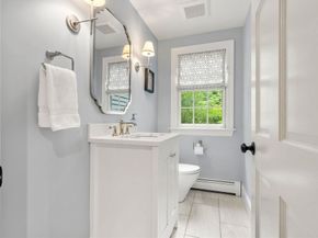1 Crooked Ln, Manchester MA 01944