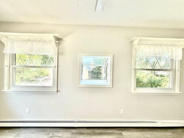 10 Brewster St, Plymouth MA 02360