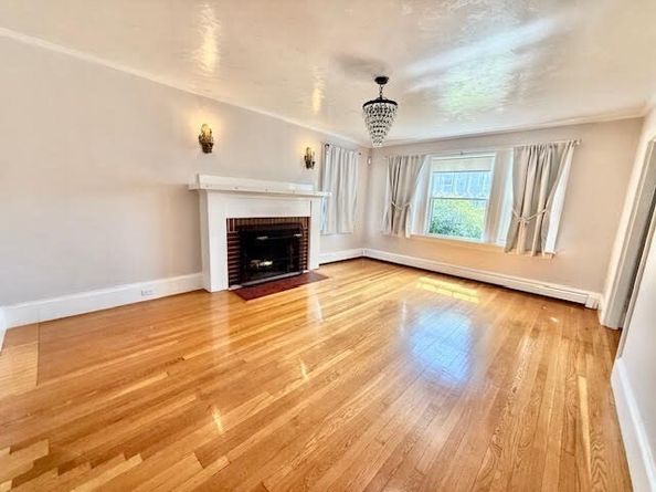 10 Brewster St, Plymouth MA 02360