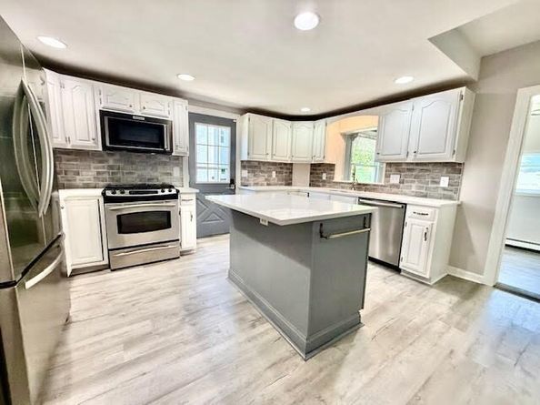 10 Brewster St, Plymouth MA 02360
