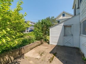 300-302 Main St, Gloucester MA 01930