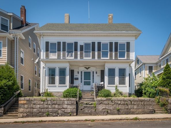 300-302 Main St, Gloucester MA 01930
