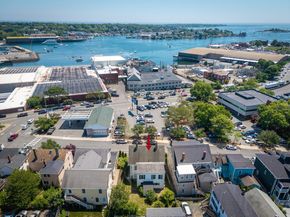300-302 Main St, Gloucester MA 01930