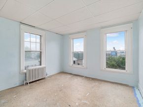 300-302 Main St, Gloucester MA 01930