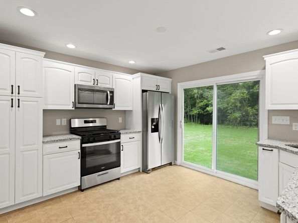 69 Laarhoven Ter, Stoughton MA 02072