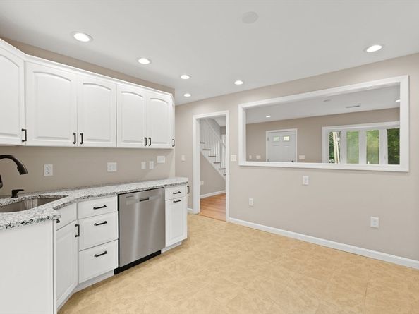 69 Laarhoven Ter, Stoughton MA 02072