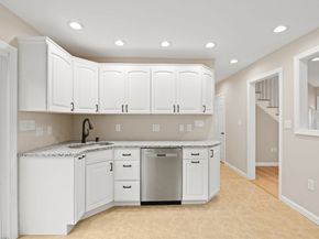69 Laarhoven Ter, Stoughton MA 02072