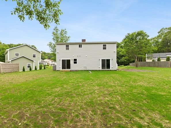 69 Laarhoven Ter, Stoughton MA 02072