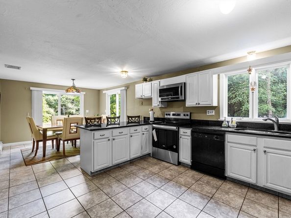 123 Summer St, Medway MA 02053