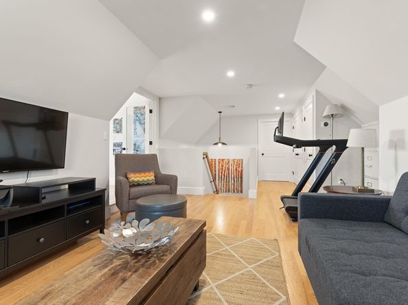 218 Hillside Ave, Needham MA 02494