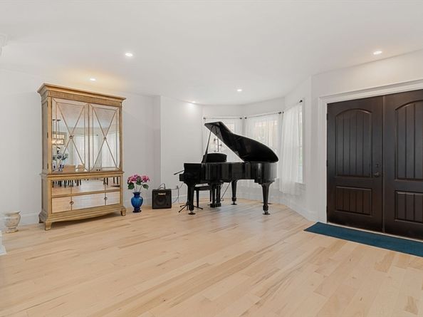 420 Atlantic Ave, Marblehead MA 01945