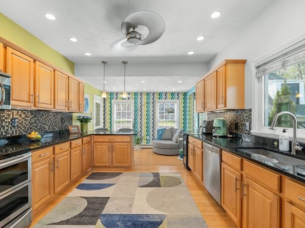 765 Walnut St, Lynnfield MA 01940