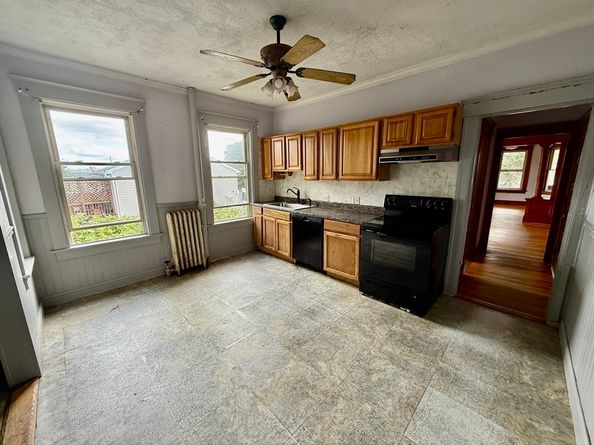22 Baker St, Worcester MA 01603