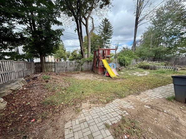 22 Baker St, Worcester MA 01603