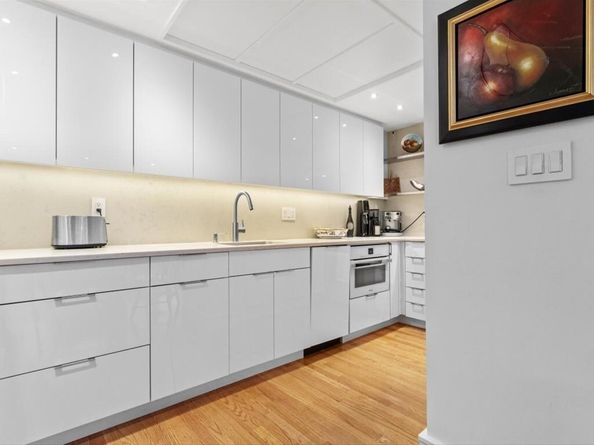 9-17 Harcourt St 503, Boston MA 02116