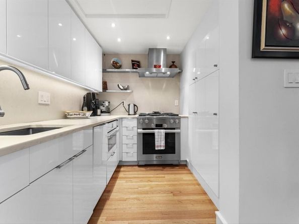 9-17 Harcourt St 503, Boston MA 02116
