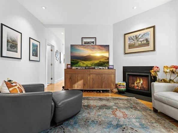 9-17 Harcourt St 503, Boston MA 02116