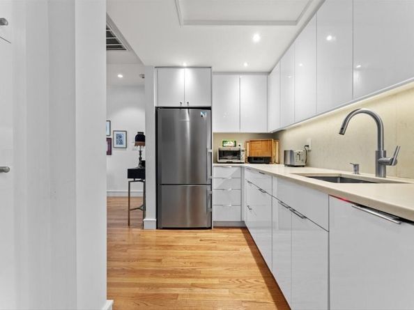 9-17 Harcourt St 503, Boston MA 02116