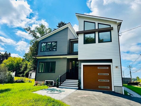 12 Linden St, Natick MA 01760