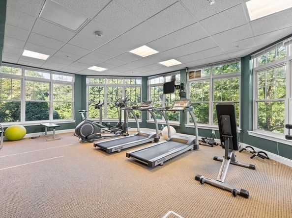 27-29 Commonwealth Ave 9, Newton MA 02467