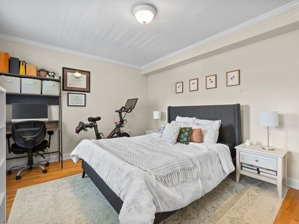 27-29 Commonwealth Ave 9, Newton MA 02467
