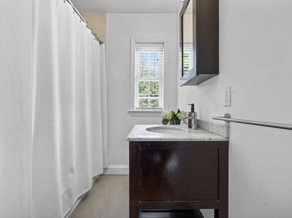 27-29 Commonwealth Ave 9, Newton MA 02467