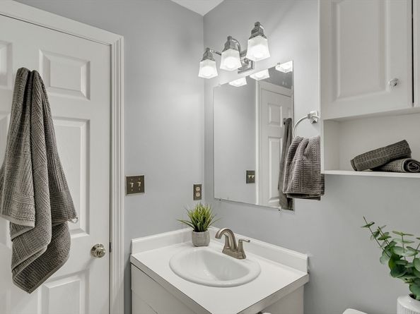 73 River St 4B, Cambridge MA 02139