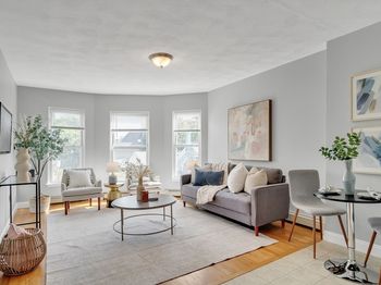 73 River St
