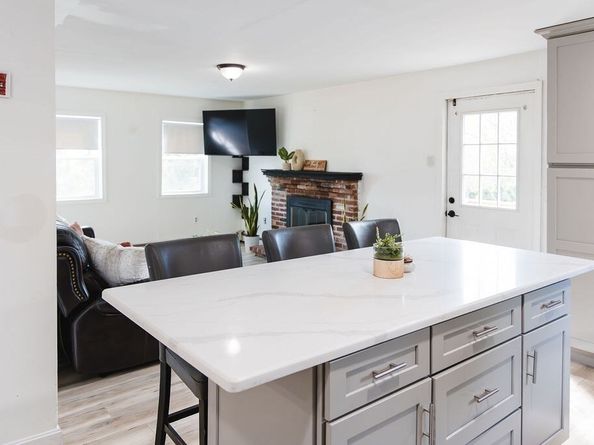 41 Hill St, Leominster MA 01453